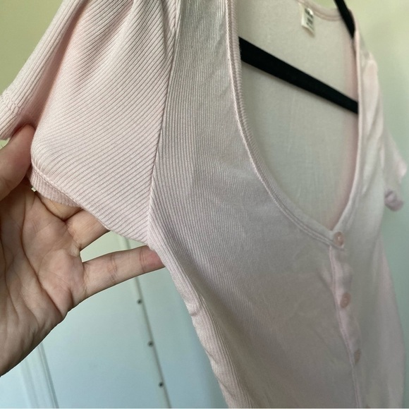 ARITZIA Sunday Best Holly Top T-shirt Baby Tee in Light Baby Pink • XS - Picture 4 of 9